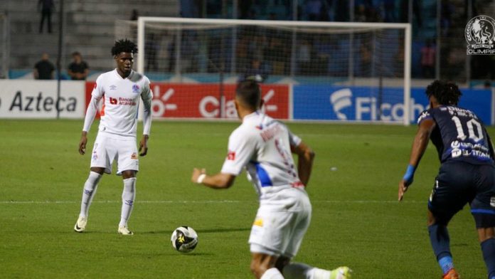 Motagua y Olimpia se enfrentan a contar de las 7:00 de la noche en el estadio Nacional "Chelato Uclés".