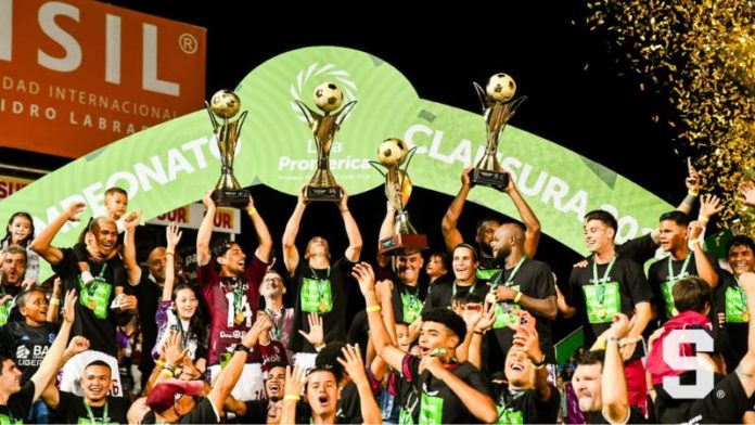 El Saprissa se coronó este domingo por 40 ocasión como campeón del fútbol costarricense.