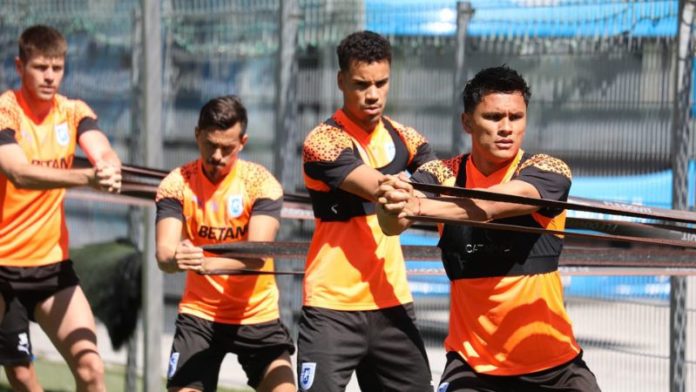 Denil Maldonado trabaja en la pretemporada con la Universidad de Craiova de Rumania.