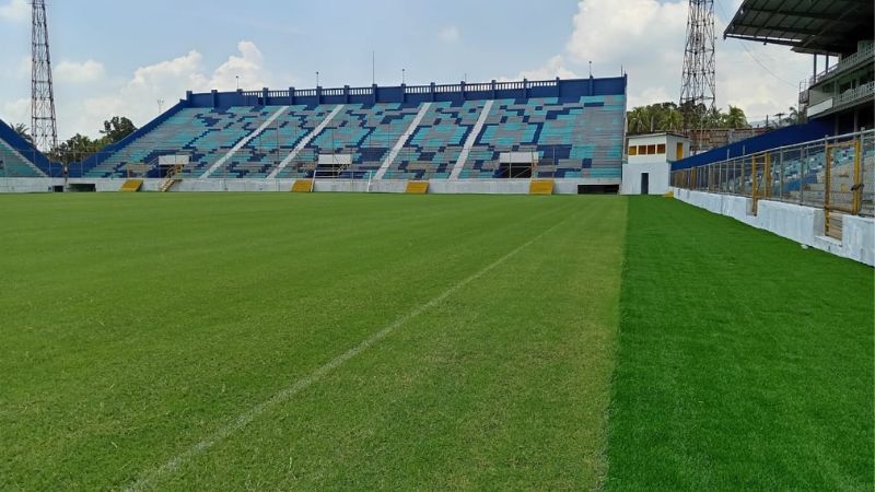 El coloso sampedrano ya cuenta con grama híbrida y sintética en los alrededores del rectángulo de juego. Foto cortesía del programa Fútbol y Pasión.