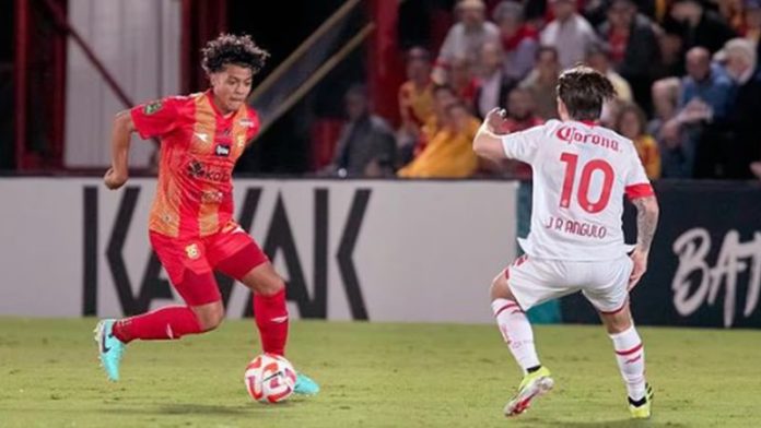 El hondu-costarricense, Joshua Canales, quedó fuera del equipo Sport Herediano de Costa Rica.