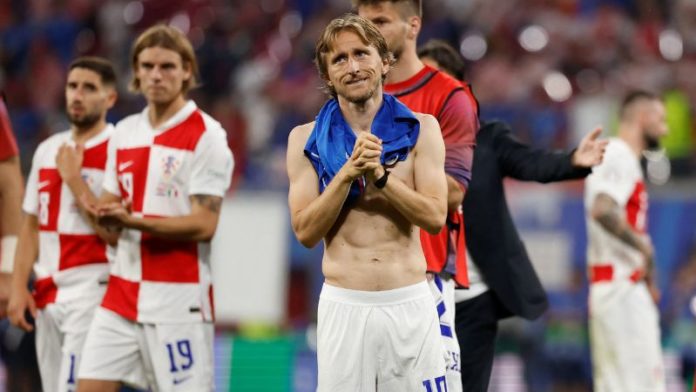 El capitán de Croacia, Luka Modric, lamenta que el fútbol haya sido cruel con su selección en la Eurocopa.