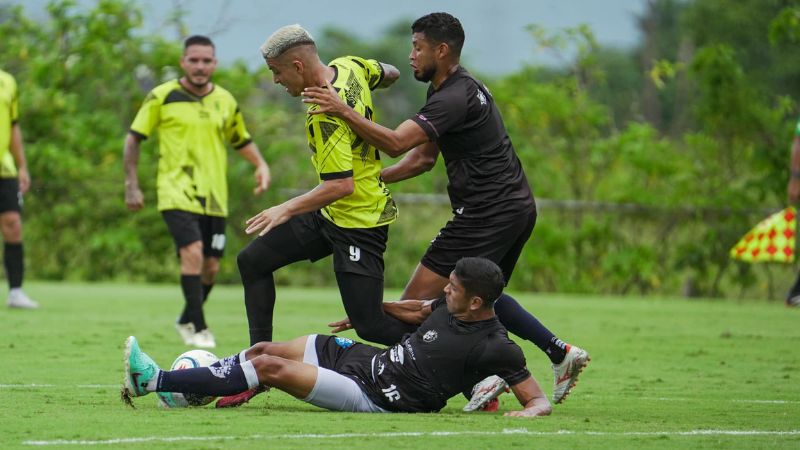 El defensa central hondureño, Marcelo Perira, trabaja con alegría en el equipo Sport Cartaginés de Costa Rica.
