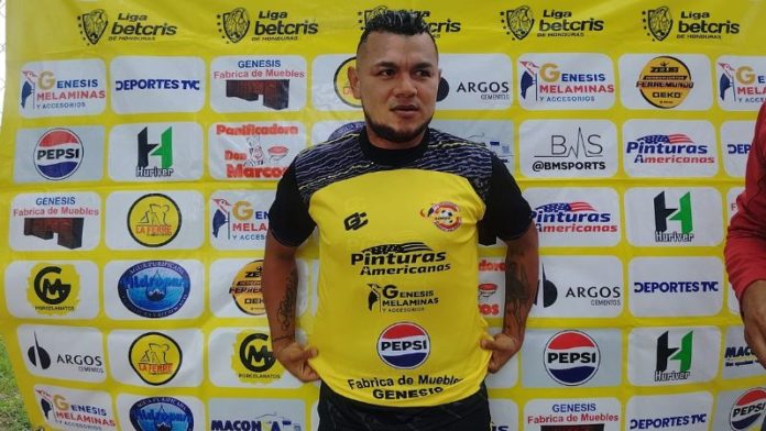 El mediocampista Mario Martínez ya se puso la camisa del equipo Génesis Comayagua.