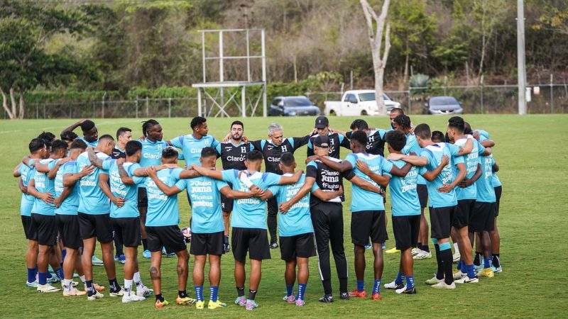 Con solo Bryan Róchez como "legionario", la Selección Nacional de Honduras enfrentará amistosamente el próximo domingo a Ecuador.