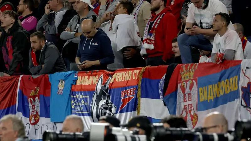 Por estos gritos ofensivos: "matad, matad, matad a los serbios", es la amenaza de dejar la Eurocopa.