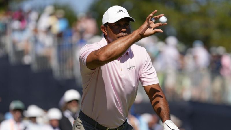 Tiger Woods protagonizó una primera ronda gris del Abierto de Estados Unidos, tercer Grand Slam del golf masculino.