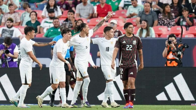 La selección de Uruguay desnudó todas las debilidades de México.