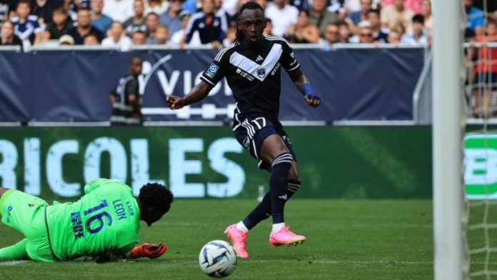 El delantero hondureño, Alberth Elis, se queda sin equipo al declararse en quiebra el Girondins de Francia.