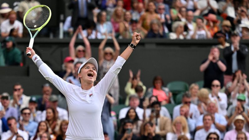 La tenista checa Barbora Krejcikova celebra su victoria ante la kazaja Elena Rybakina.