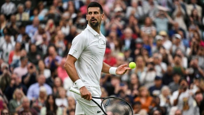 El serbio Novak Djokovic reacciona mientras juega contra el checo Vit Kopriva.