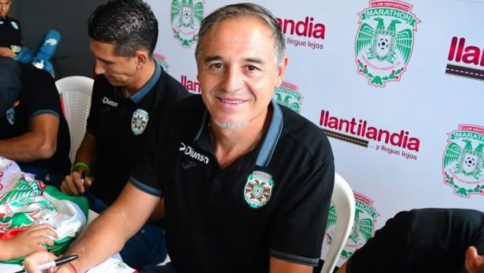 El técnico de Marathón, Hernán "Las Tota" Medina, ya alista su equipo para el duelo ante la Liga Deportiva Alajuelense de Costa Rica.