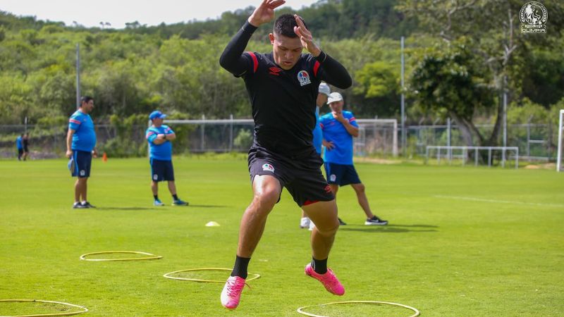 El defensa central, Jonathan Paz, no cuenta con visa americana para ingresar a los Estados Unidos.