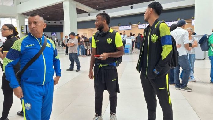 El técnico José Humberto Rivera encabeza la delegación de Potros de Olancho FC que viajó a los Estados Unidos.