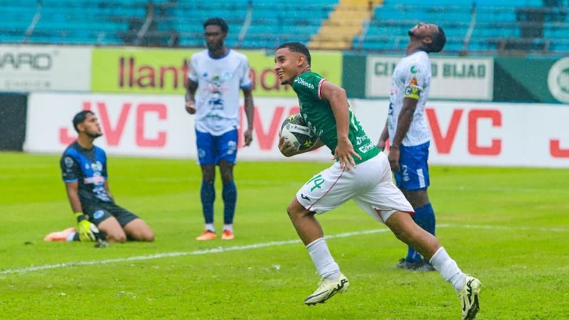 El sábado, el Marathón tuvo que "remar contra la corriente" para rescatar el empate contra Victoria.