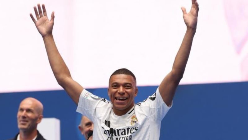 Mbappé hace historia al convertirse en uno de los propietarios más jóvenes de un club profesional de fútbol en Europa.