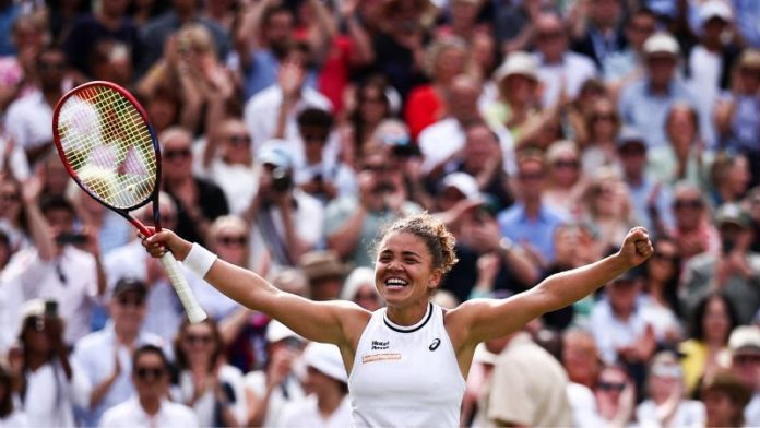 La italiana Jasmine Paolini celebra su victoria ante la croata Donna Vekic.