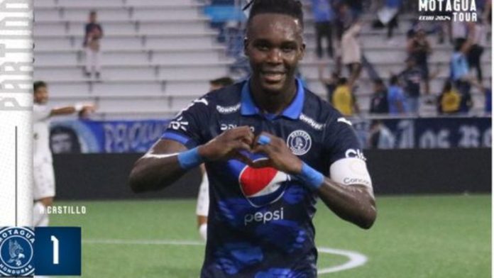 El delantero Rubilio Castillo anotó el gol del empate de Motagua frente a Comunicaciones de Guatemala.