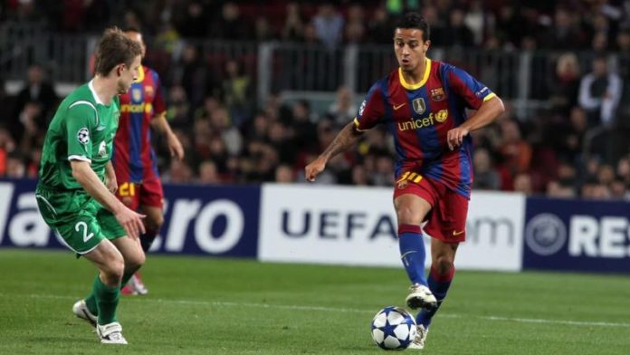 El futbolista internacional español Thiago Alcántara anunció su despedida como jugador profesional a los 33 años,