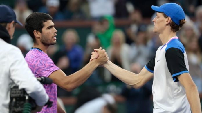 Jannik Sinner podría enfrentarse a Carlos Alcaraz en las semifinales del Abierto de Estados Unidos..