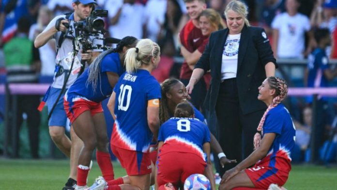 La entrenadora británica Emma Hayes ganó el oro olímpico con los Estados Unidos.