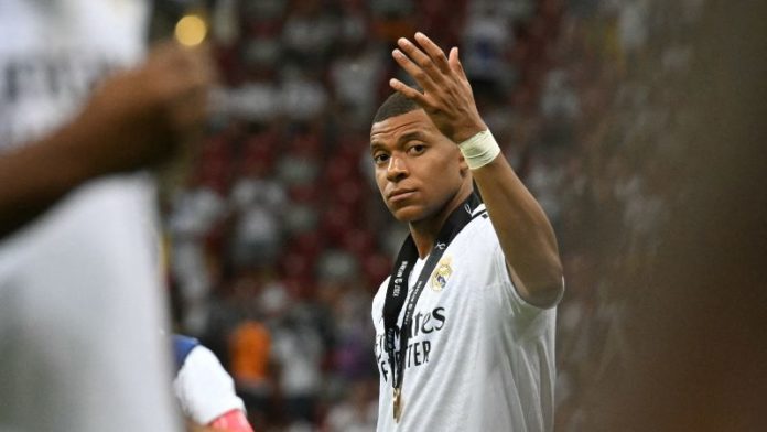 El delantero Kylian Mbappé ahora juega para el Real Madrid de España.