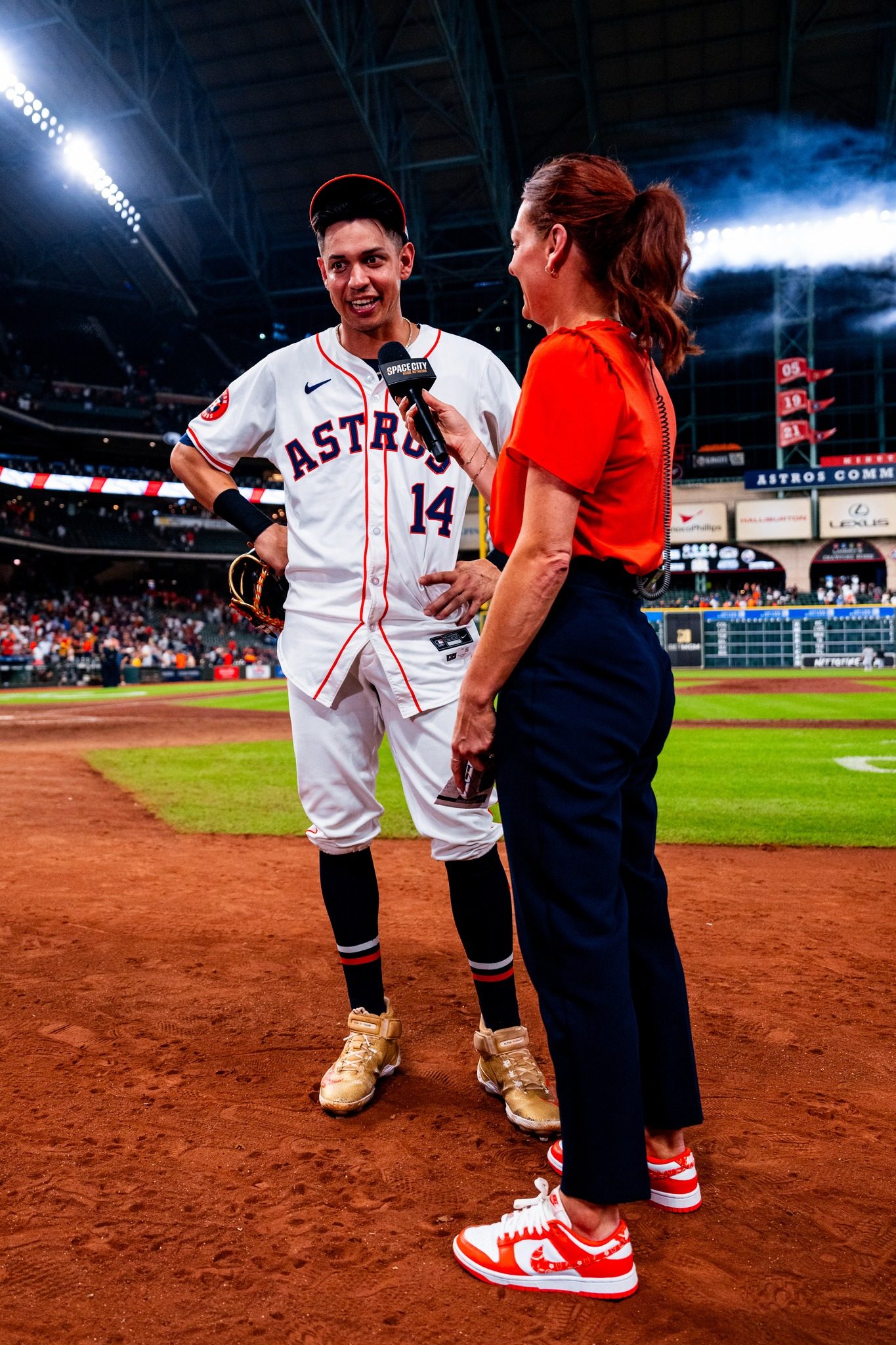 Mauricio Dubón brinda declaraciones, luego de conectar el cuadrangular para los Astros de Houston.