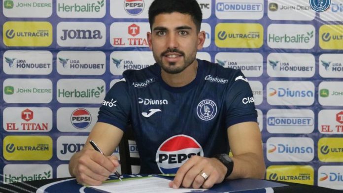 El Motagua oficializó la contratación del defensa central uruguayo, Sebastián Cardozo.