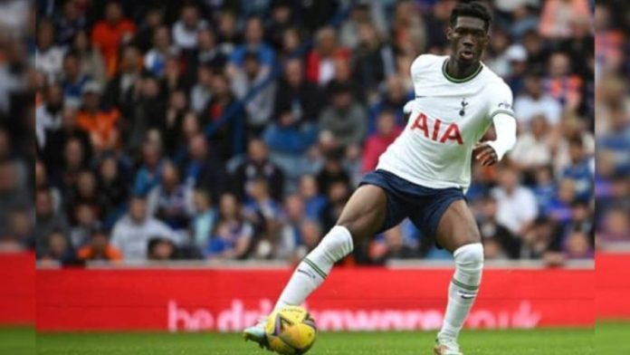 El Tottenham suspendió por un partido a su jugador maliense Yves Bissouma.