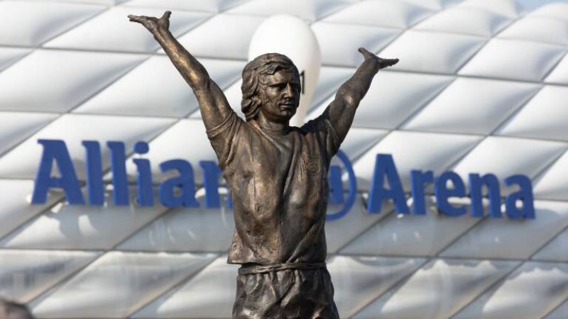 También está prevista la instalación de una estatua en el exterior del estadio Beckenbauer.