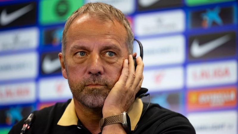 El entrenador del Barcelona, Hansi Flick, acepta que necesita a Frenkie De Jong.