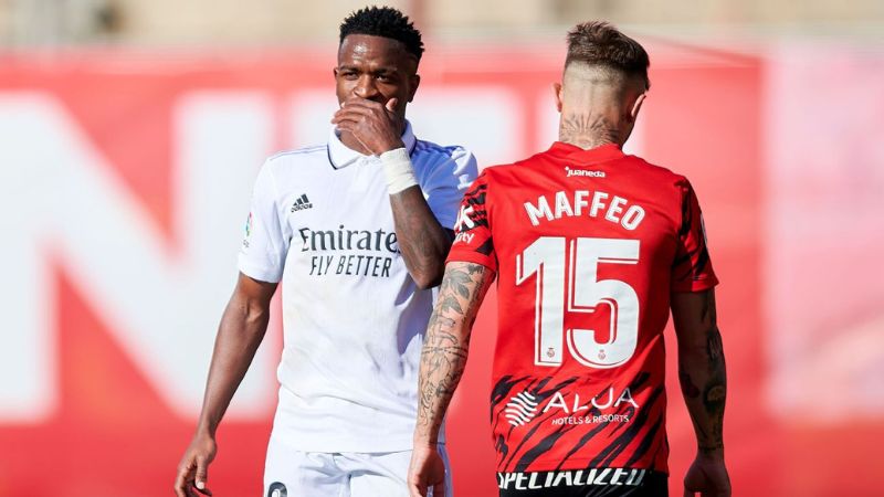 Al aficionado del Real Mallorca que atacó verbalmente a Vinicius Junior, también tiene prohibido ingresar a los estadios de fútbol.