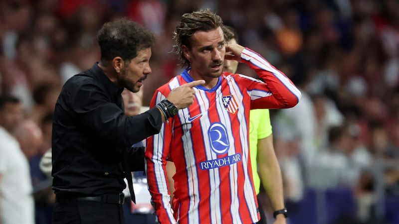 El técnico del Atlético de Madrid, Diego Simeone, está contento porque Antonine Grizmann se concentrará únicamente en el equipo.