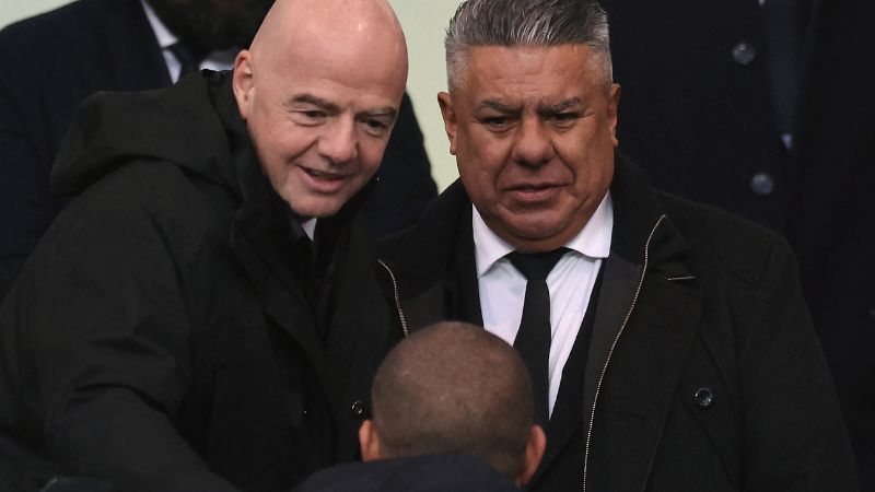 El presidente de la FIFA, Gianni Infantino y el presidente de la Asociación del Fútbol Argentino, Claudio "Chiqui" Tapia.