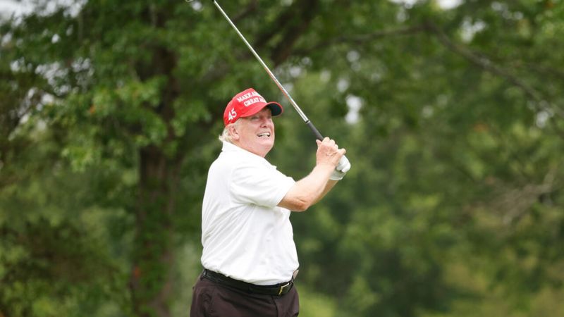 El tercer campo de golf de Donald Trump se llamará MacLeod, el apellido de soltera de su madre, Mary.