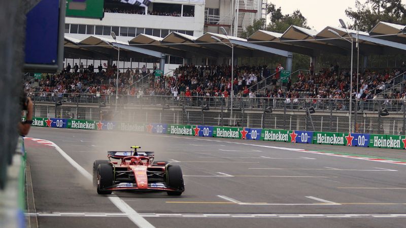 El piloto español de Ferrari, Carlos Sainz, gana el Gran Premio de Fórmula Uno de la Ciudad de México.