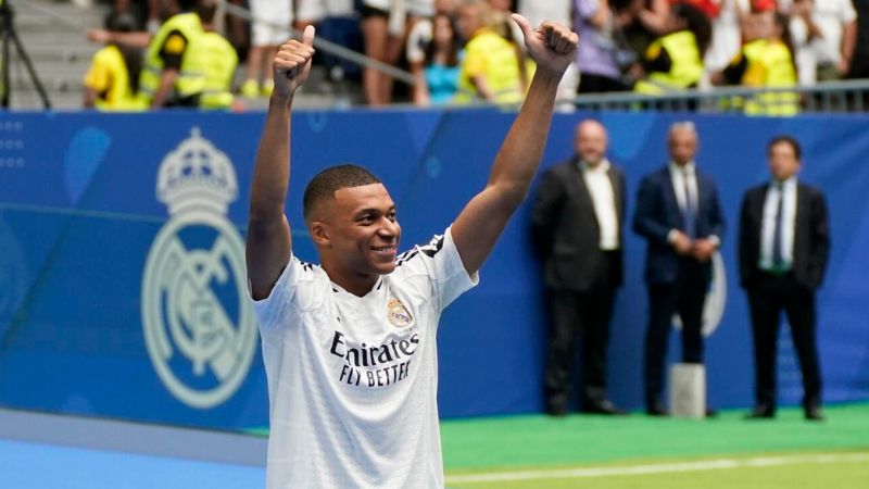 A Kylian Mbappé se le han presentado problemas después de su "escapada" a Estocolmo.