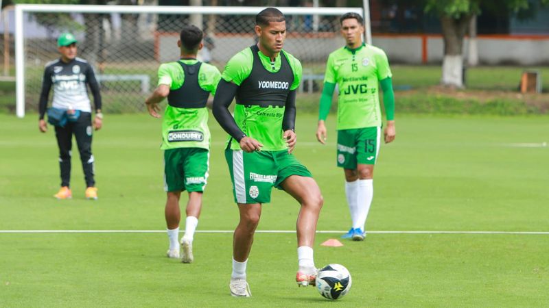 Los jugadores del Marathón se preparan para buscar la reivindicación frente a Olimpia.