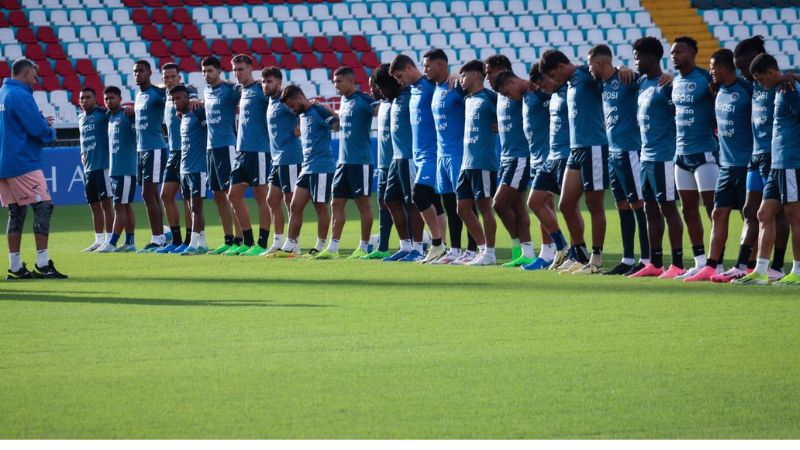 Los jugadores motagüenses muestran unidad previo al partido de este martes contra el Águila de El Salvador.