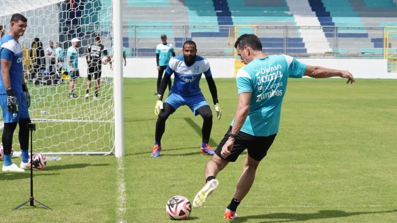 Los porteros de la Selección Nacional trabajan para llegar al cien al partido contra México.