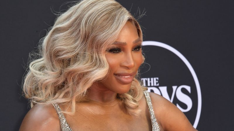 En la foto de archivo, la tenista estadounidense Serena Williams llega a la 32 ceremonia anual de los Premios ESPY en el Teatro Dolby en Hollywood, California, el 11 de julio de 2024.