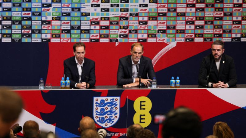 El director ejecutivo de la FA, Mark Bullingham, y el recién nombrado seleccionador de Inglaterra, el alemán Thomas Tuchel.