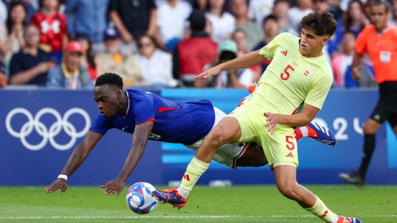 Pau Cubarsí ya ha tenido participación con la selección absoluta de España.