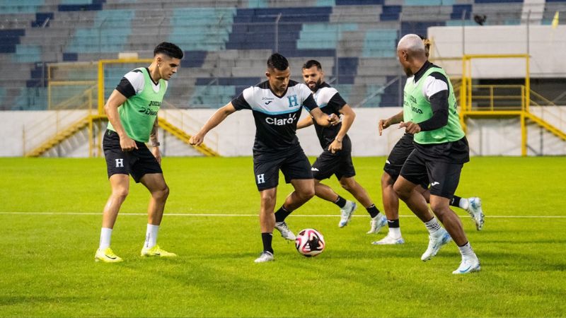 Reinaldo Rueda dice que aún no tiene el 11 definido para este martes contra México.