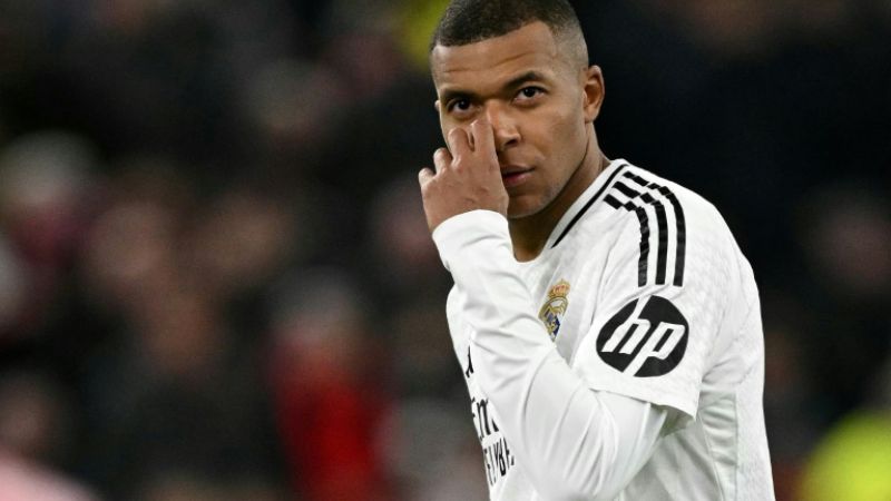 El delantero francés del Real Madrid, Kylian Mbappé, no la está pasando muy bien en la Liga y en la Champions.