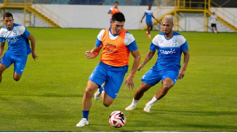 El seleccionador Reinaldo Rueda está moviendo sus piezas para encontrar las sociedades que den el triunfo frente a México.