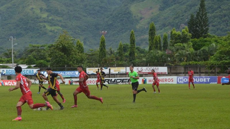 Los jugadores del Génesis Comayagua le sacaron ventaja a la cancha del estadio Francisco Martínez para llevarse los tres puntos de Tocoa.