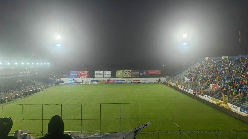 Solventado el problema, la luz regresó a las torres del estadio Francisco Morazán.