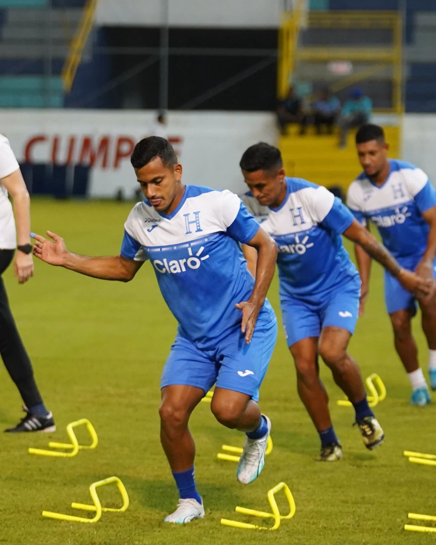 La Selección Nacional comenzó a trabajar en el estadio Morazán.