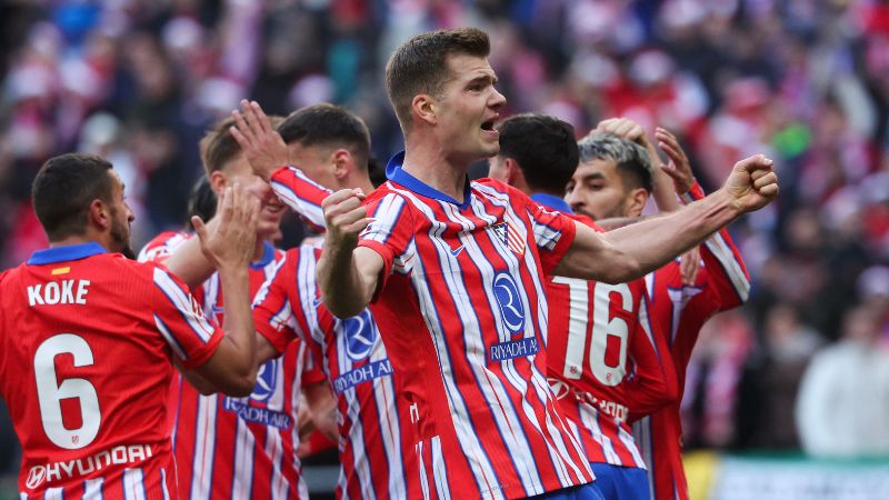 El delantero noruego del Atlético de Madrid, Alexander Sorloth, celebra el gol del triunfo frente al Getafe.